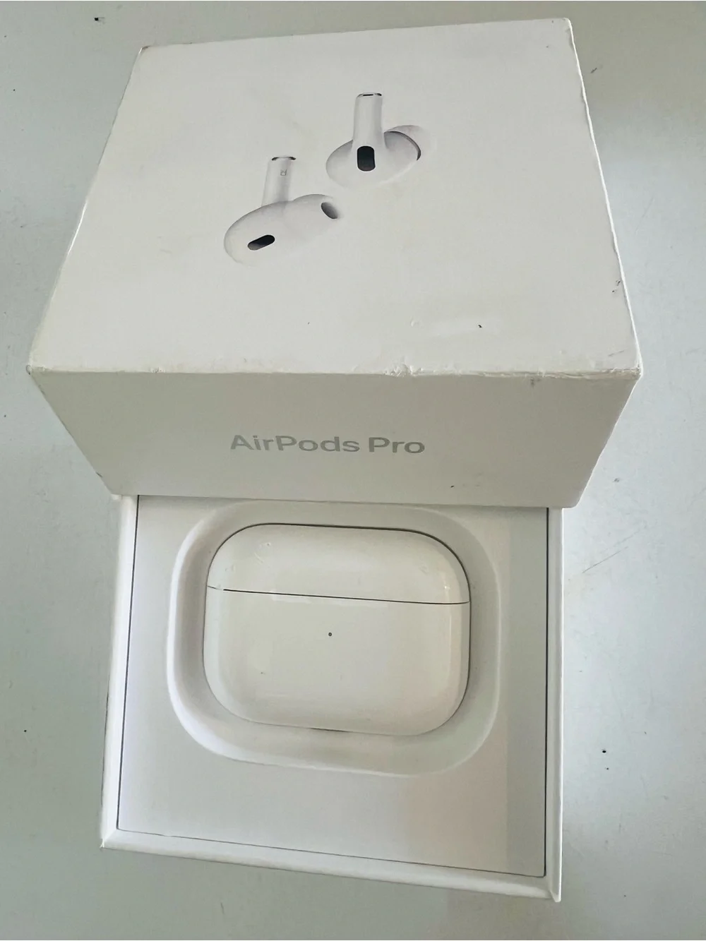 Apple AirPods Pro 2th Generation Charging Case in Working Good Case and Box